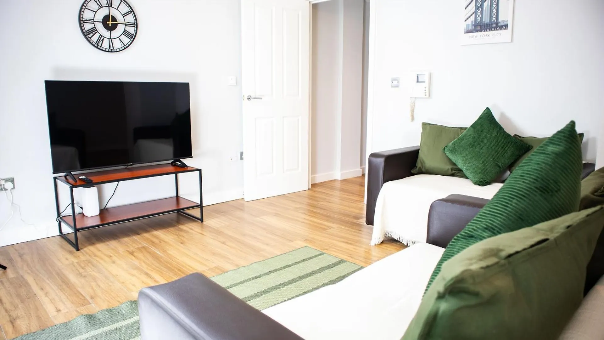 Central 2 Bed Apartment - Leeds City Centre - For Relocators, Professionals