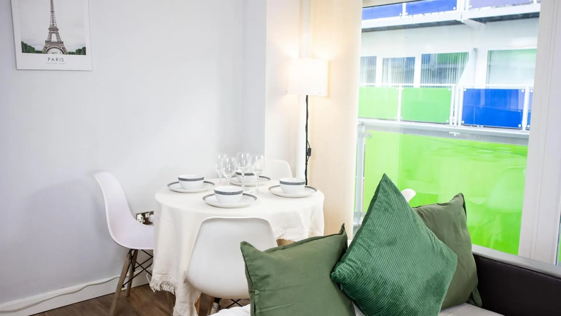 Central 2 Bed Apartment - Leeds City Centre - For Relocators, Professionals