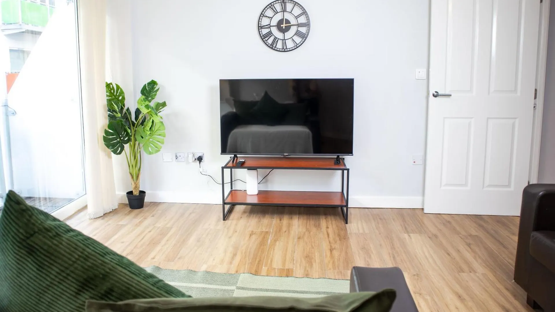 Central 2 Bed Apartment - Leeds City Centre - For Relocators, Professionals