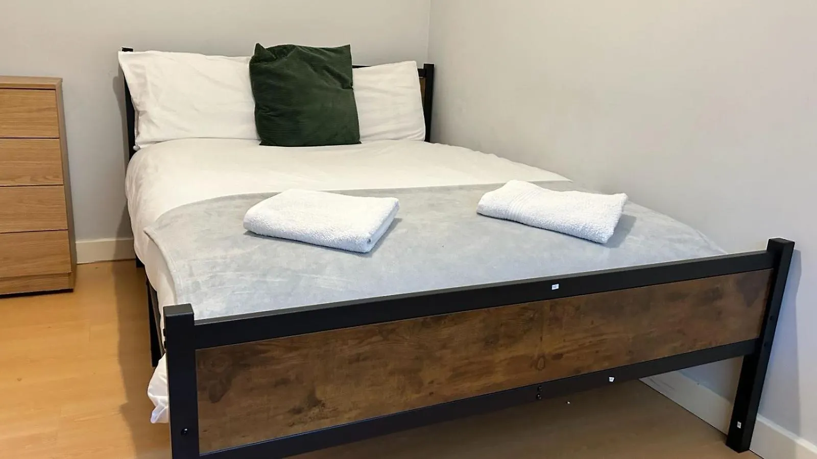 Central 2 Bed Apartment - Leeds City Centre - For Relocators, Professionals 0*, Leeds (West Yorkshire)