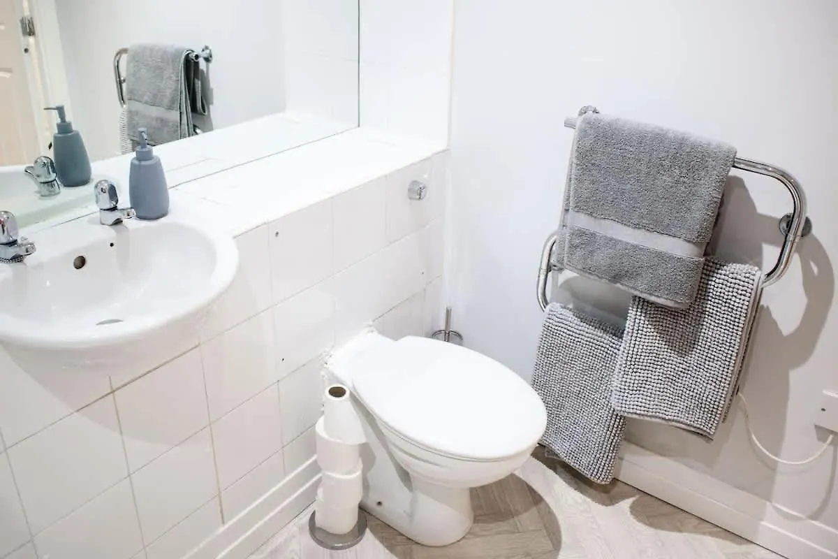 Central 2 Bed Apartment - Leeds City Centre - For Relocators, Professionals  Leeds (West Yorkshire)