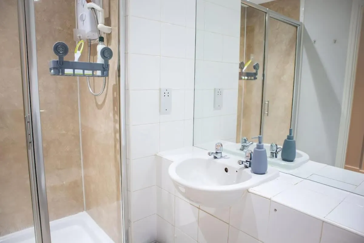 Central 2 Bed Apartment - Leeds City Centre - For Relocators, Professionals 0*, Leeds (West Yorkshire)