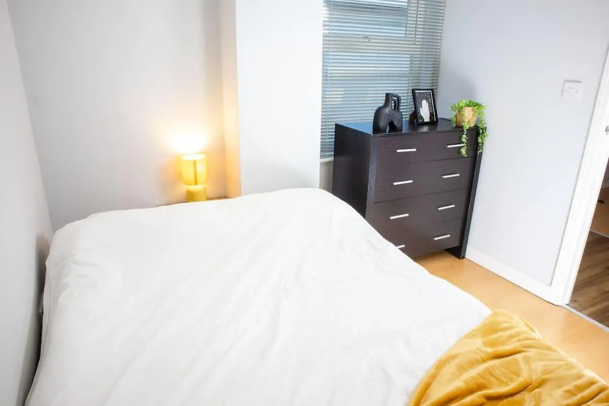 Central 2 Bed Apartment - Leeds City Centre - For Relocators, Professionals