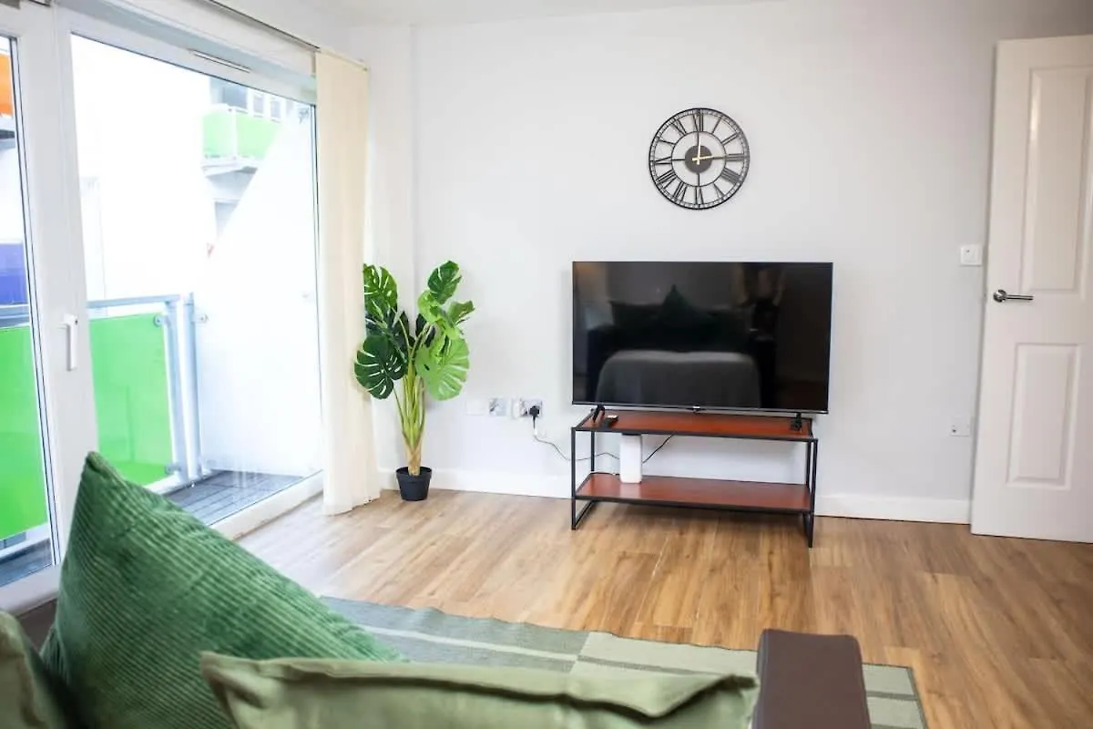 Central 2 Bed Apartment - Leeds City Centre - For Relocators, Professionals