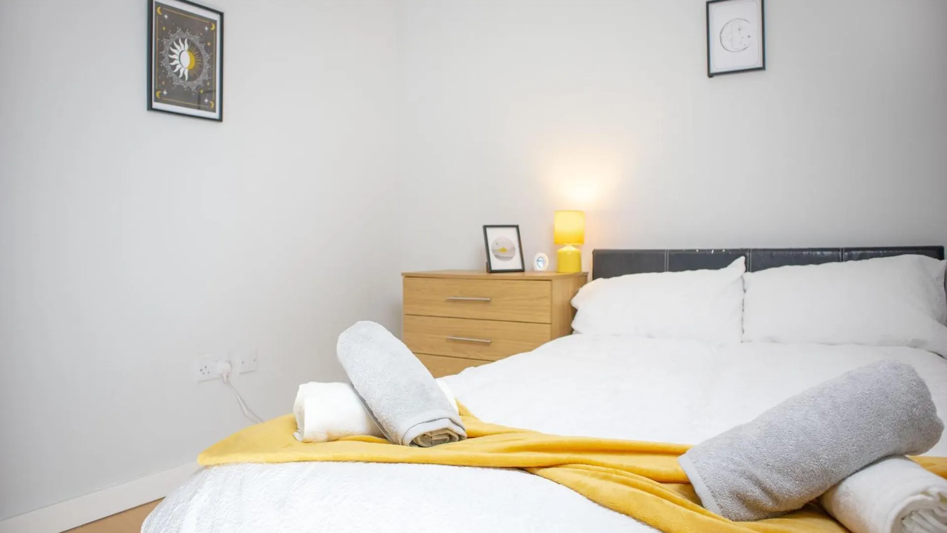 Central 2 Bed Apartment - Leeds City Centre - For Relocators, Professionals