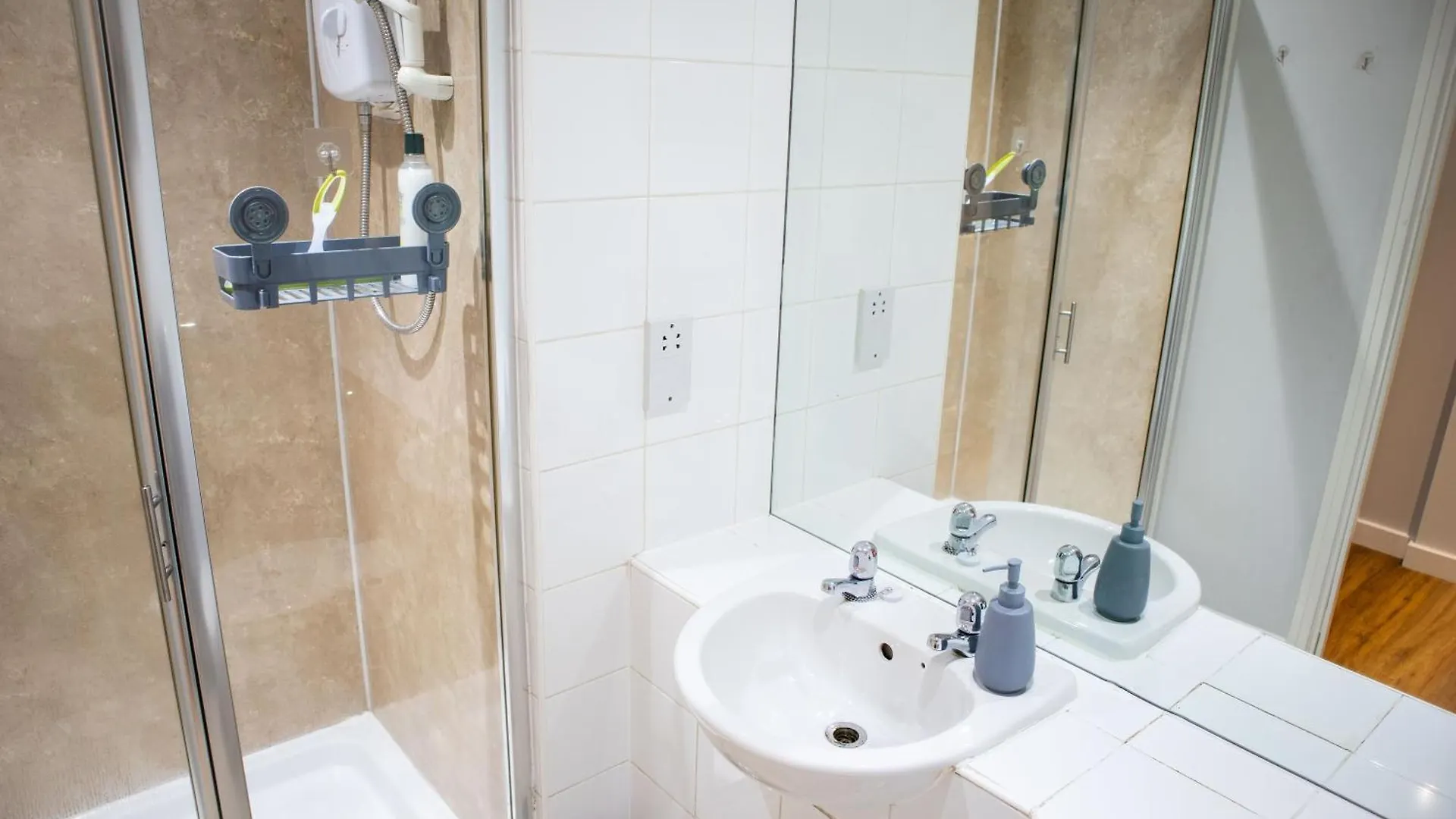Central 2 Bed Apartment - Leeds City Centre - For Relocators, Professionals