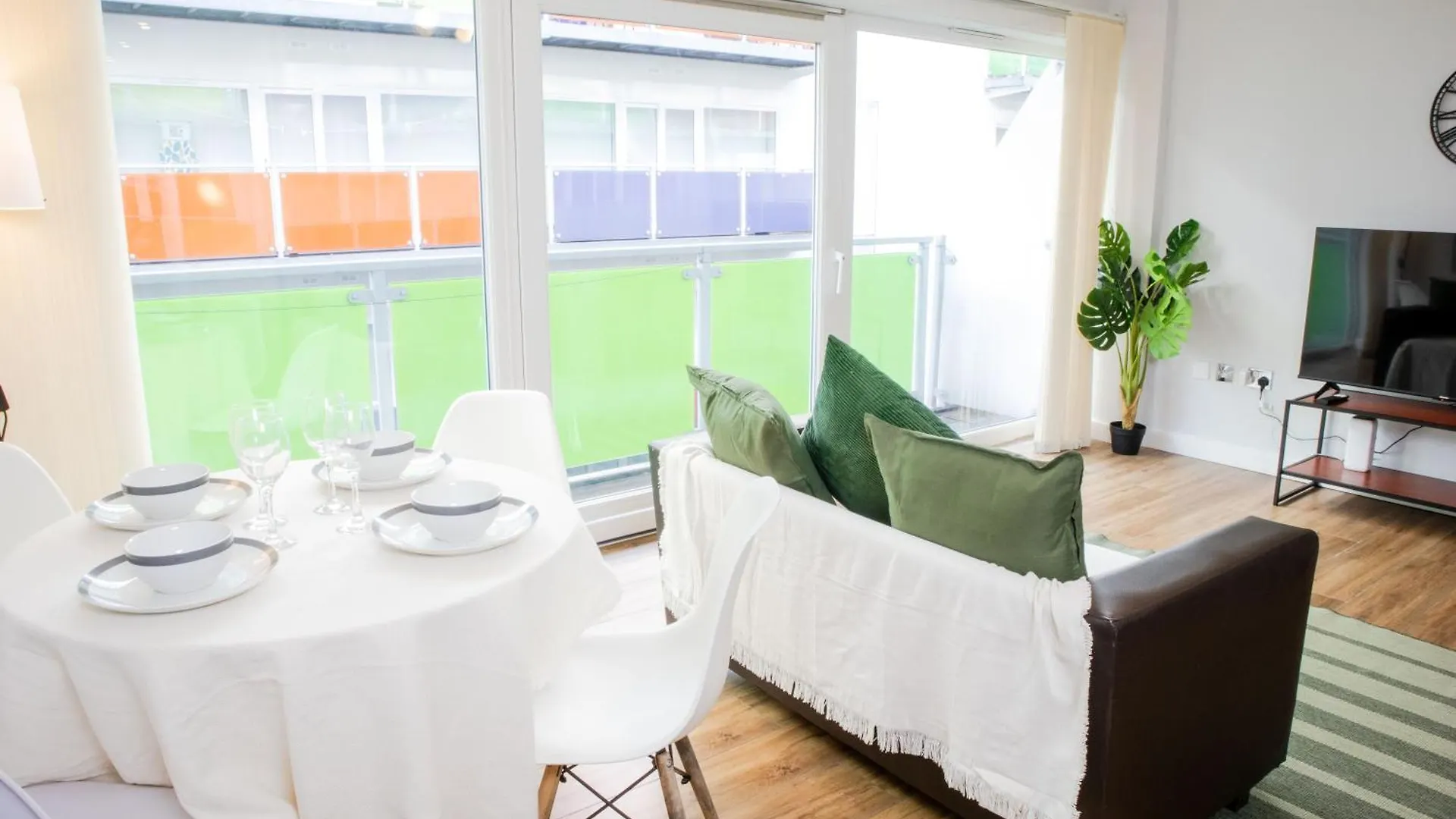 Central 2 Bed Apartment - Leeds City Centre - For Relocators, Professionals 0*, Leeds (West Yorkshire)